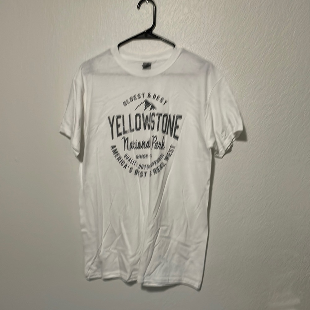 White Yellowstone tee shirt size M